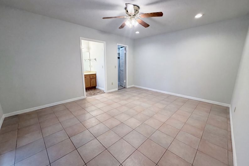 Photo 11 of 17 of 2441 Longwood St, Orange Park, FL