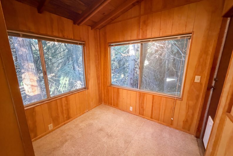 Photo 4 of 20 of 23679 Hillside Dr, Crestline, CA
