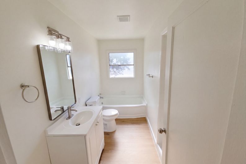 Photo 4 of 29 of 2580 Verna Way, Sacramento, CA