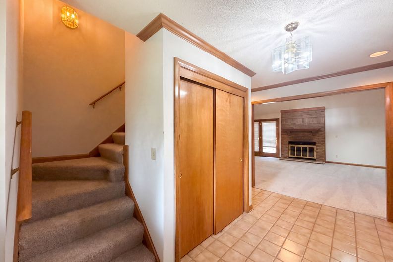 Photo 6 of 48 of 165 Juniper Ave, Westerville, OH