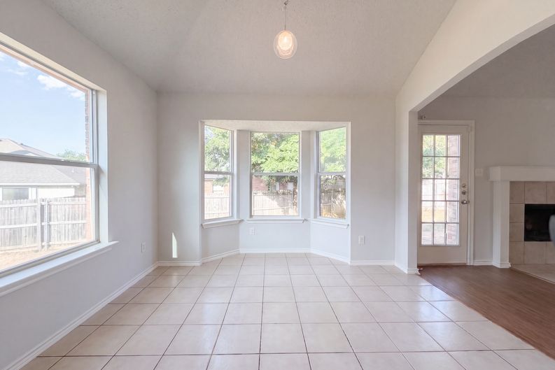 Photo 9 of 18 of 9 Fern Oak Ct, Mansfield, TX