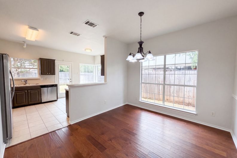Photo 8 of 26 of 1406 Di Orio Dr, Lewisville, TX