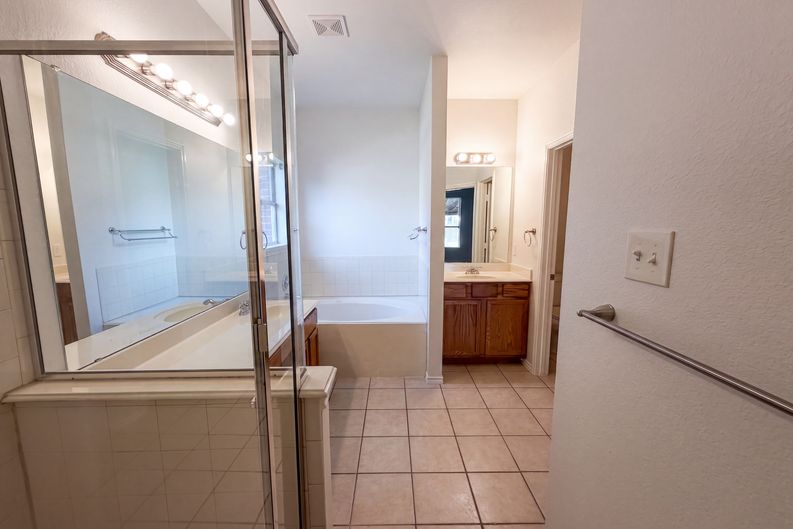 Photo 20 of 31 of 1402 Stone Oak Ct, Cedar Hill, TX