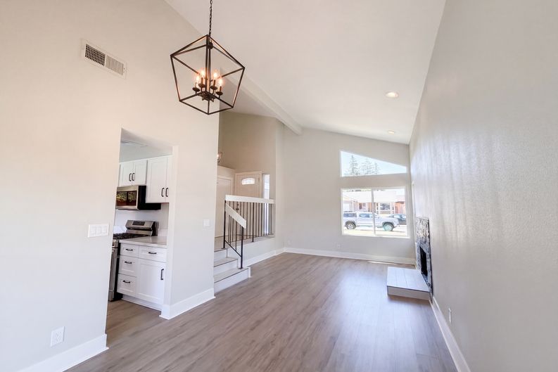 Photo 6 of 46 of 6005 La Castana Way, Sacramento, CA