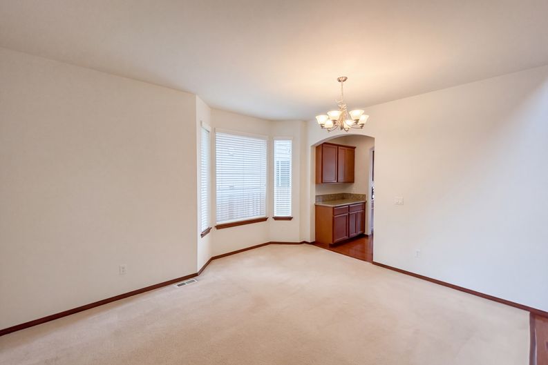 Photo 12 of 32 of 7629 NE 201st Pl, Kenmore, WA