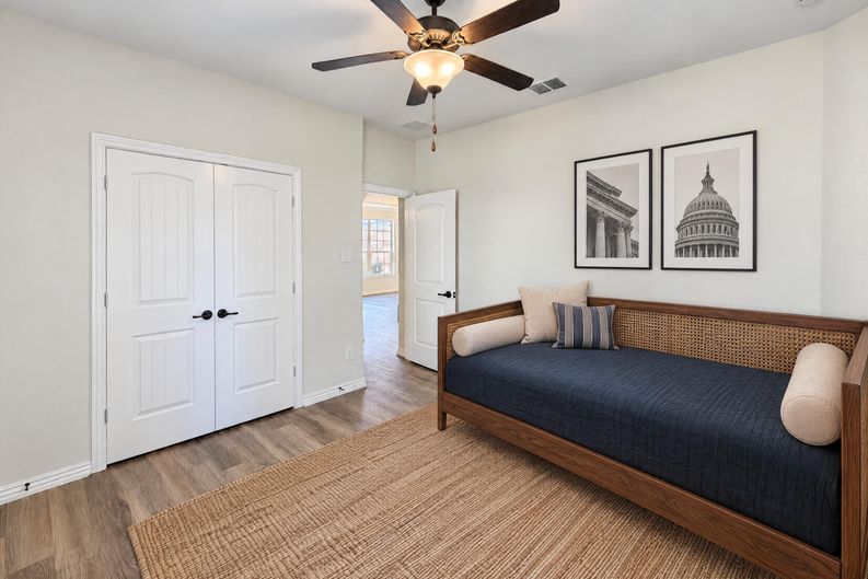Photo 14 of 28 of 6715 Winding Valley Trl, Rowlett, TX
