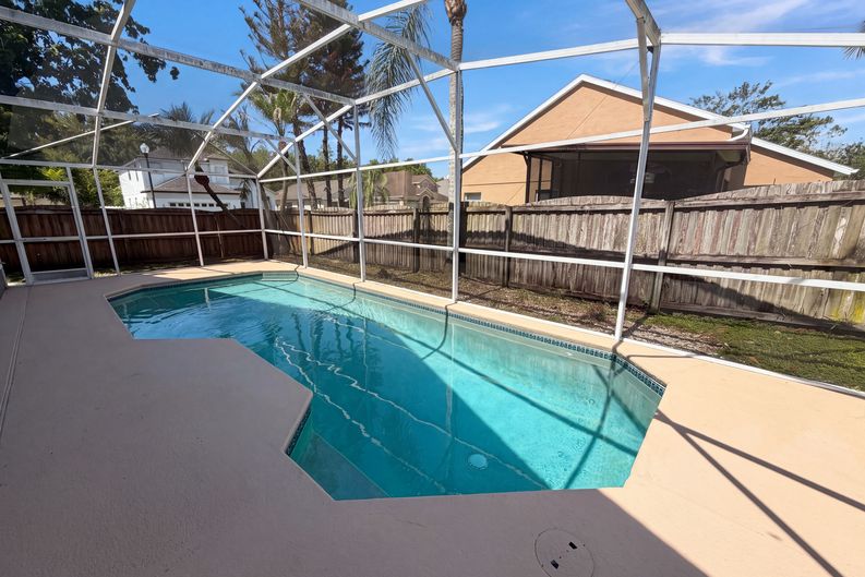 Photo 31 of 34 of 701 Magnolia Creek Cir, Orlando, FL