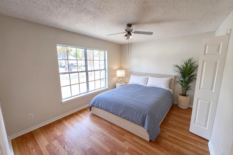 Photo 14 of 21 of 9814 Dean Cove Ln, Orlando, FL