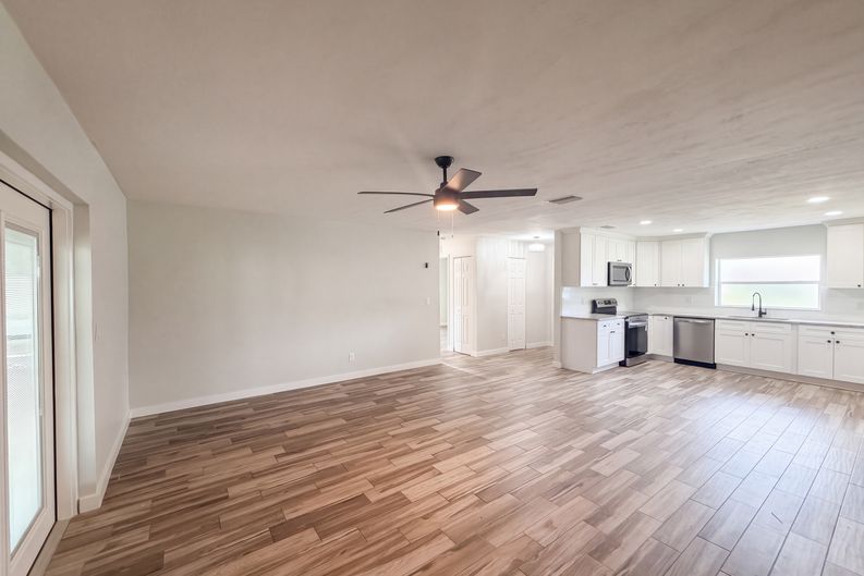 Photo 9 of 20 of 789 Little Pine Dr, South Daytona, FL