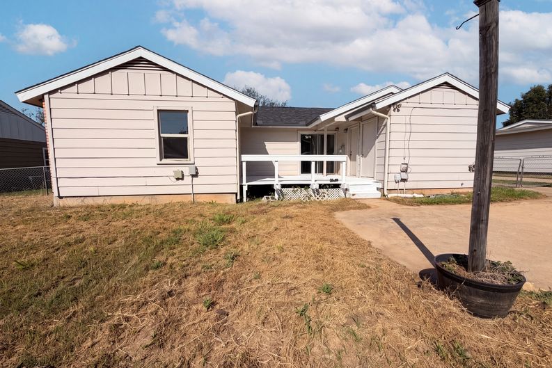 Photo 5 of 17 of 2901 Acton School Rd, Granbury, TX