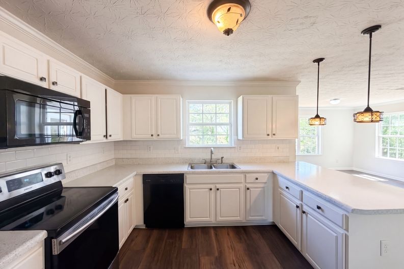 Photo 6 of 25 of 2925 Lake Port Dr, Snellville, GA