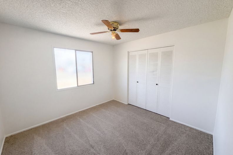 Photo 4 of 19 of 2831 N 70th Dr, Phoenix, AZ