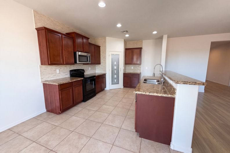 Photo 6 of 40 of 7025 S 251st Dr, Buckeye, AZ