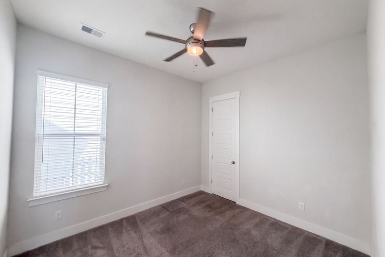 Photo 17 of 26 of 2021 Codorus Ln, Hanahan, SC