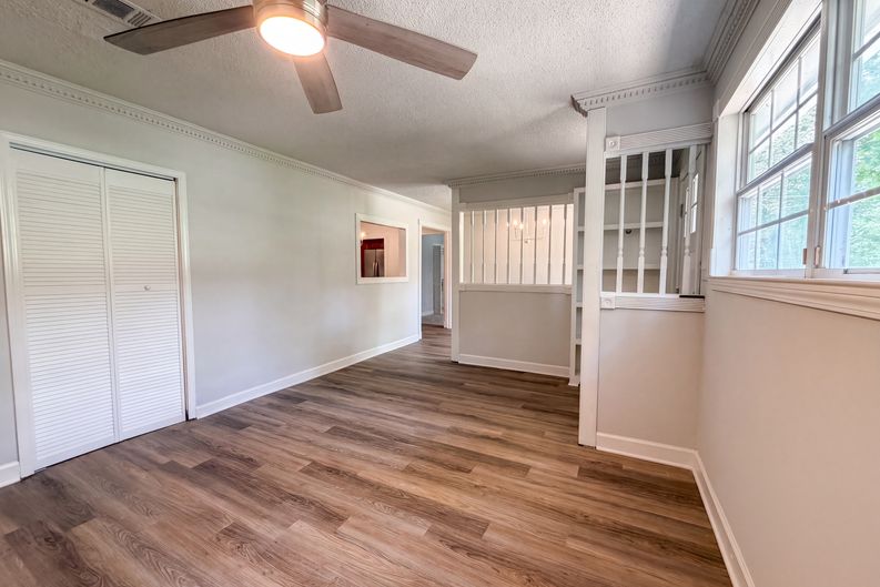 Photo 6 of 24 of 3704 Meadowview Dr, Lithia Springs, GA