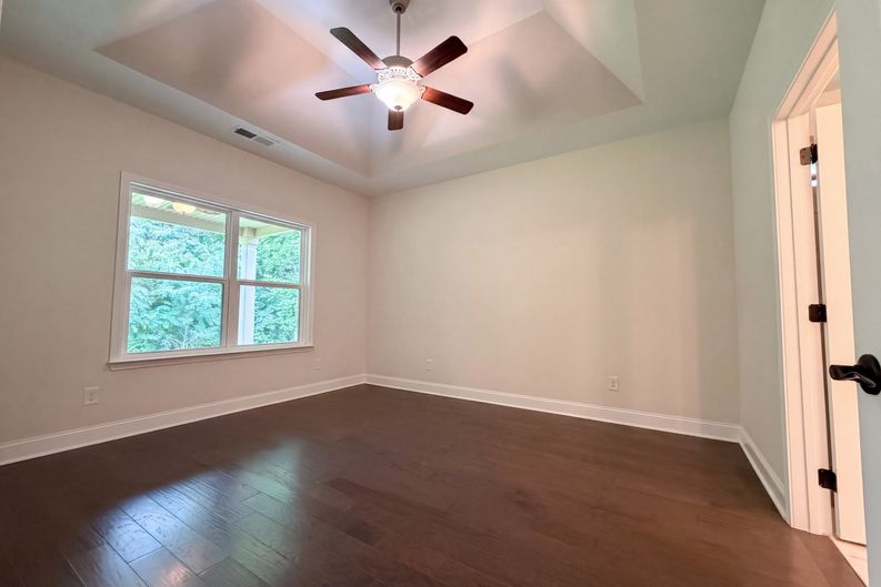Photo 8 of 17 of 914 Meadowcrest Way, Lebanon, TN