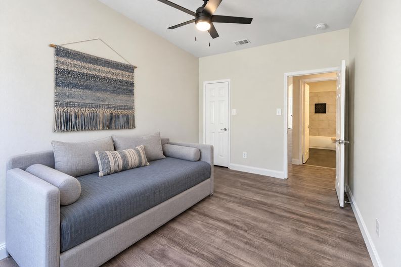Photo 14 of 25 of 2830 Beacon Hill Dr, Rockwall, TX