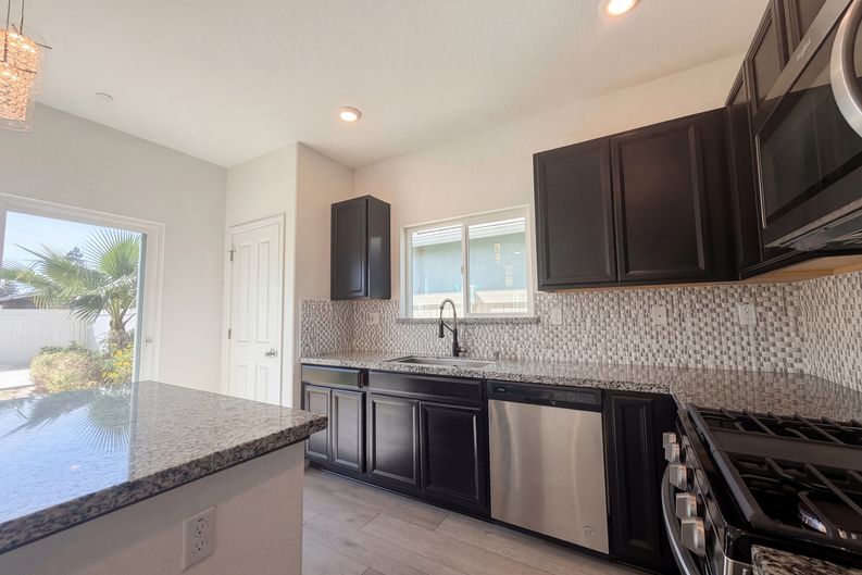 Photo 23 of 46 of 1176 Willow Hill Ave, Sacramento, CA