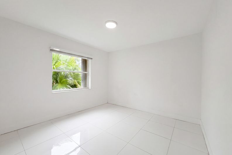 Photo 17 of 25 of 16571 SW 145th Ave, Miami, FL