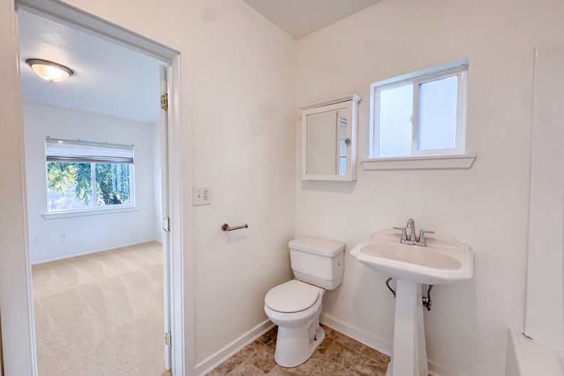 Photo 9 of 17 of 7507 Lower Ridge Rd, Everett, WA