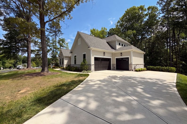 Photo 5 of 22 of 1020 Irish Creek Dr, Landis, NC