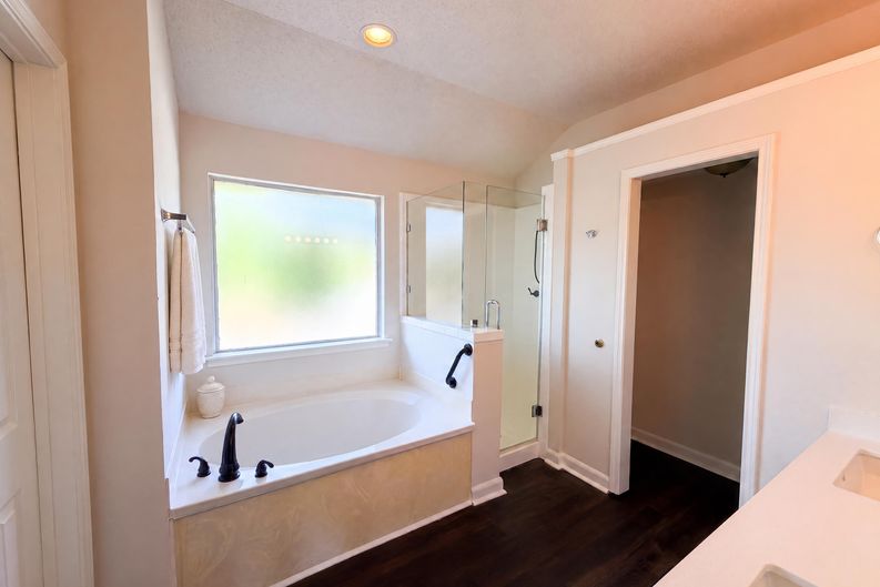 Photo 17 of 21 of 2405 Waterloo Ln, Mesquite, TX