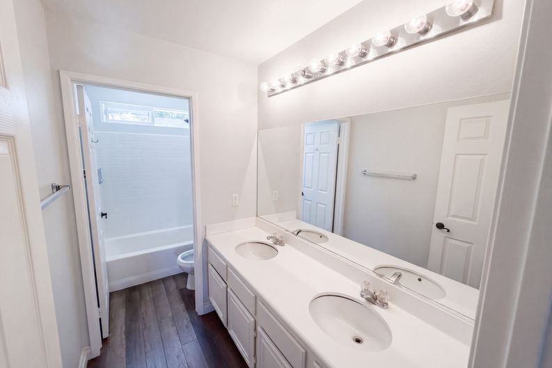 Photo 18 of 26 of 5105 Mendip St, Oceanside, CA