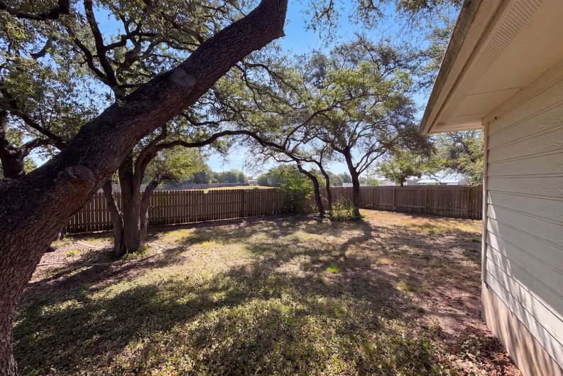 Photo 18 of 21 of 1315 Tumbling River Dr, Leander, TX