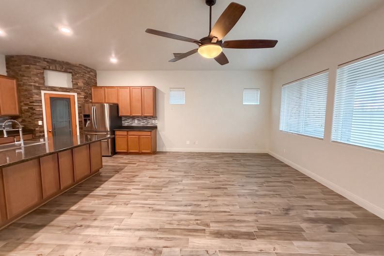 Photo 7 of 22 of 13155 W Avenida Del Rey, Peoria, AZ