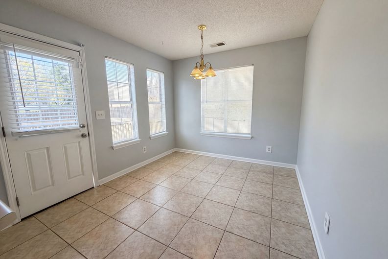 Photo 10 of 22 of 1390 Chapel Hill Ln SW, Marietta, GA
