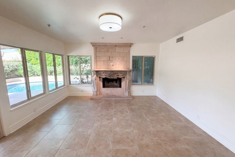 Photo 3 of 28 of 9153 E Palm Tree Dr, Scottsdale, AZ