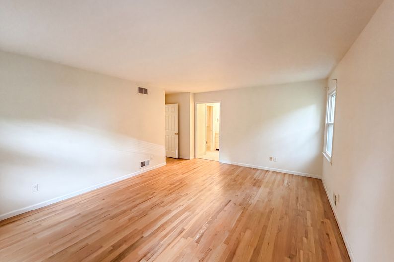 Photo 10 of 35 of 101 Wexford Way, Basking Ridge, NJ