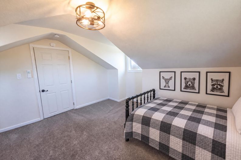 Photo 10 of 22 of 93291 Prairie Rd, Junction City, OR