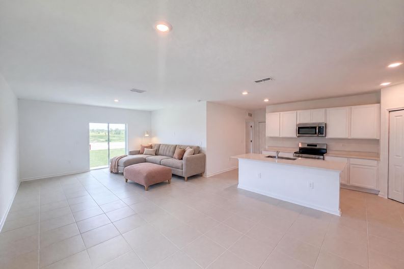 Photo 5 of 21 of 4373 River Beacon Blvd, Davenport, FL