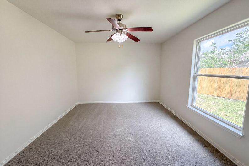 Photo 13 of 16 of 1706 Barlow Trl, Corpus Christi, TX
