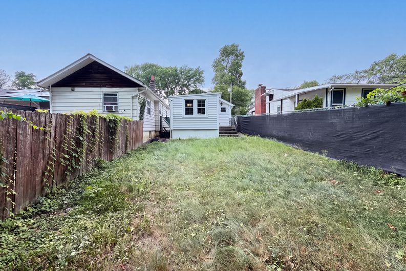 Photo 5 of 13 of 936 Grove Ave, Laurence Harbor, NJ