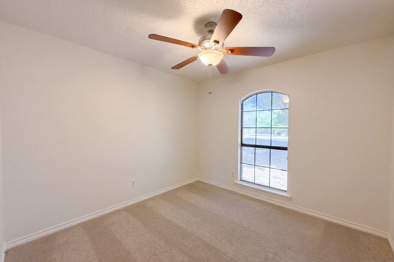Photo 11 of 21 of 133 Jason Dr, Red Oak, TX