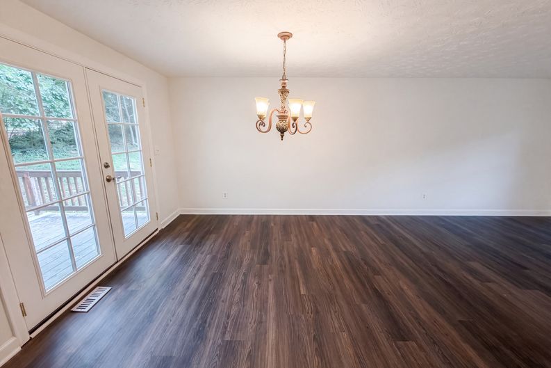 Photo 8 of 24 of 1346 Fairfield Dr SW, Lilburn, GA
