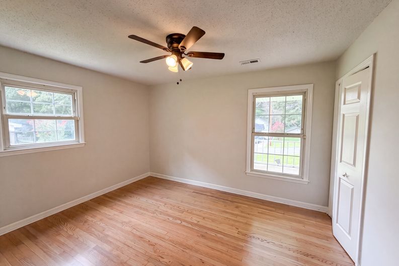 Photo 12 of 17 of 529 Timberlane Dr, Mount Holly, NC