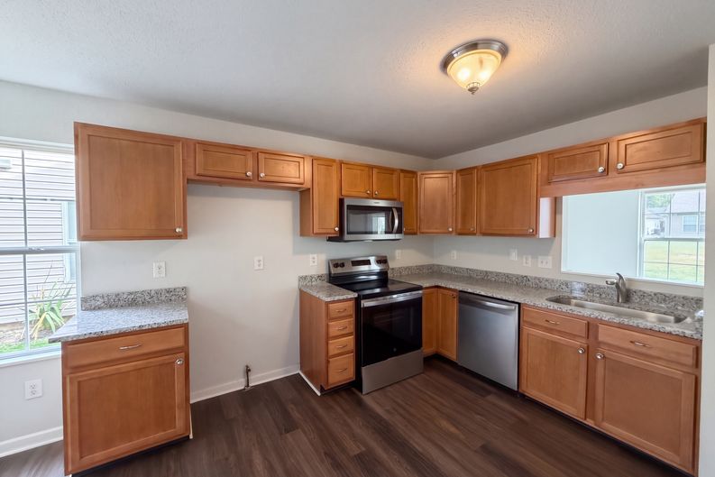 Photo 3 of 69 of 2327 Rostock Ct, Indianapolis, IN