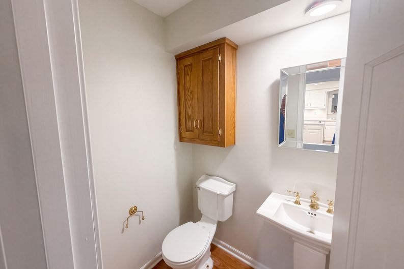 Photo 17 of 47 of 12600 Pawnee Ln, Leawood, KS