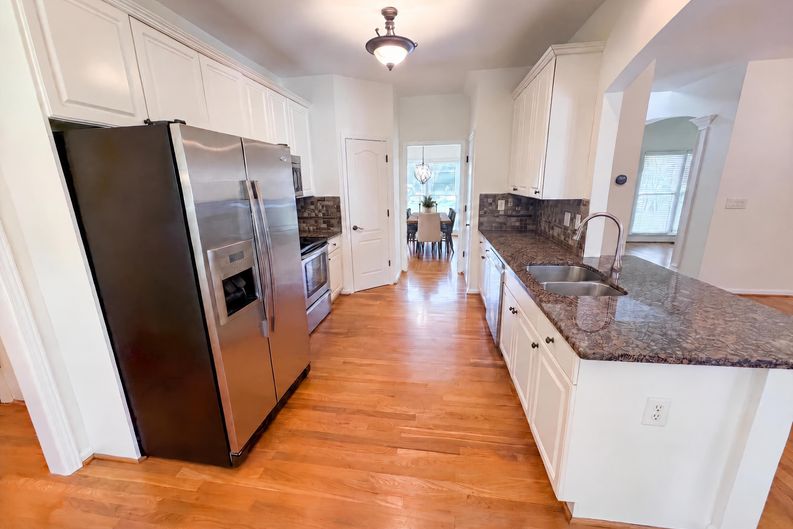 Photo 13 of 58 of 3612 Brookefall Ct, Suwanee, GA