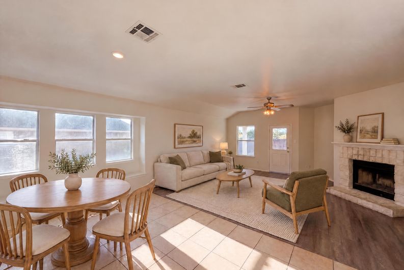 Photo 7 of 19 of 404 Timothy John Dr, Pflugerville, TX