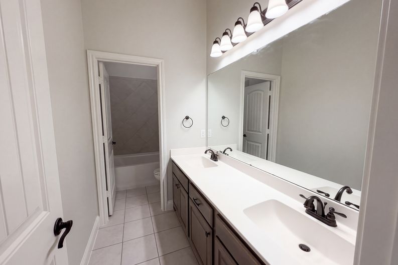 Photo 12 of 20 of 130 Red Pine Dr, Red Oak, TX