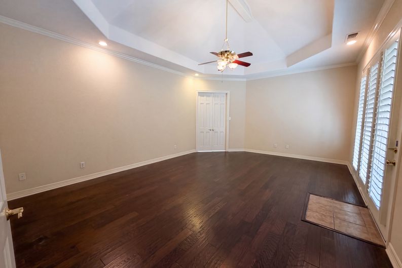 Photo 10 of 29 of 619 Edgewood Ln, Red Oak, TX