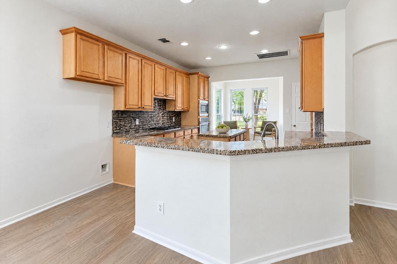 Photo 6 of 32 of 7927 High Knoll Ln, Houston, TX