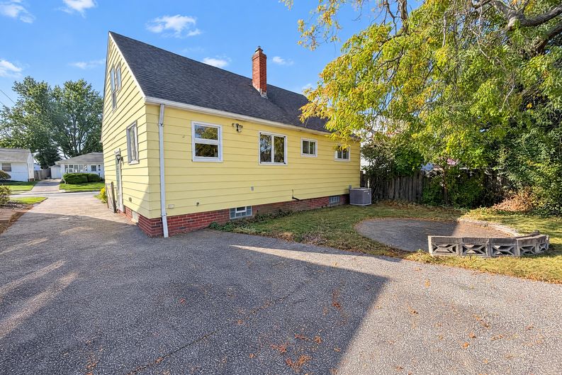 Photo 17 of 21 of 24601 Stephen Ave, Euclid, OH