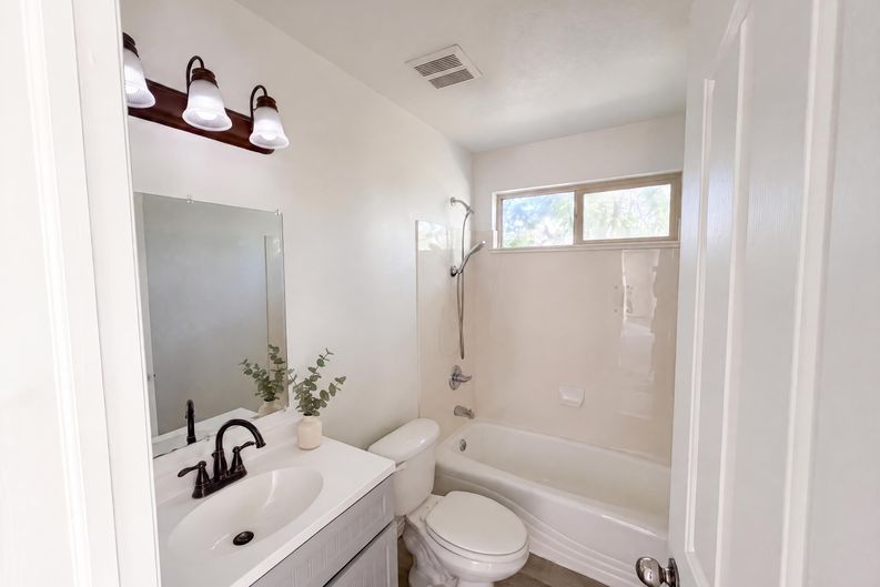 Photo 14 of 18 of 14273 S Heartstone Cir, Herriman, UT