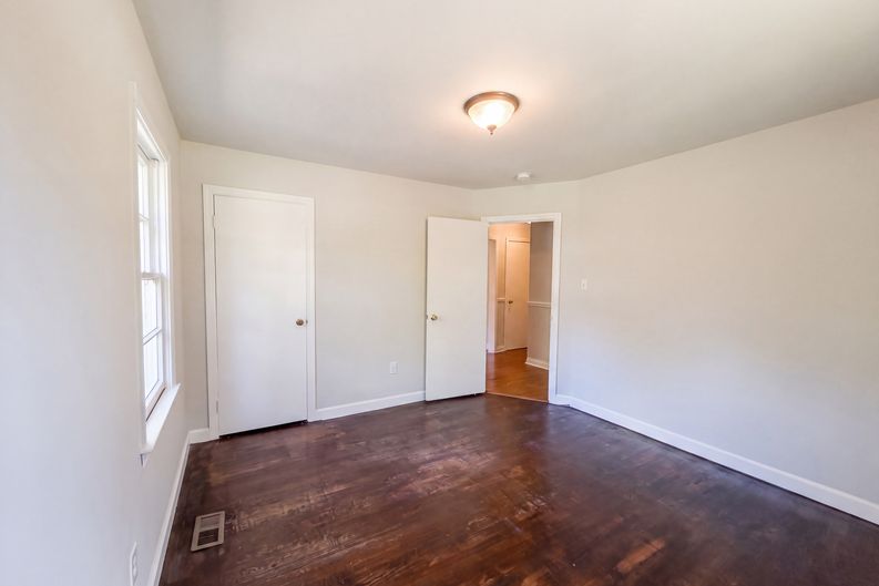 Photo 13 of 19 of 4060 Rosehill Rd, Fayetteville, NC