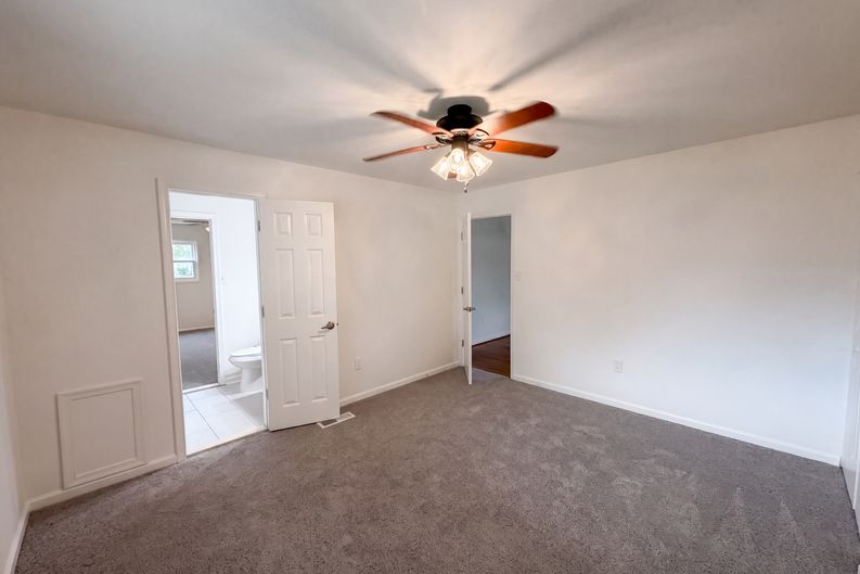 Photo 16 of 32 of 13512 Fitzhugh Ln, Woodbridge, VA